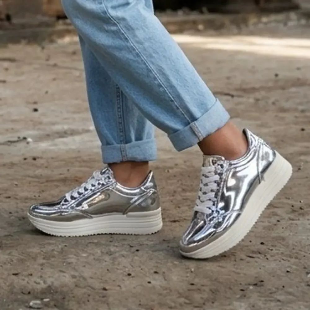 Steve Madden Womens Metallic Silver Platform Fashion Sneakers - Size 9 WOW!!